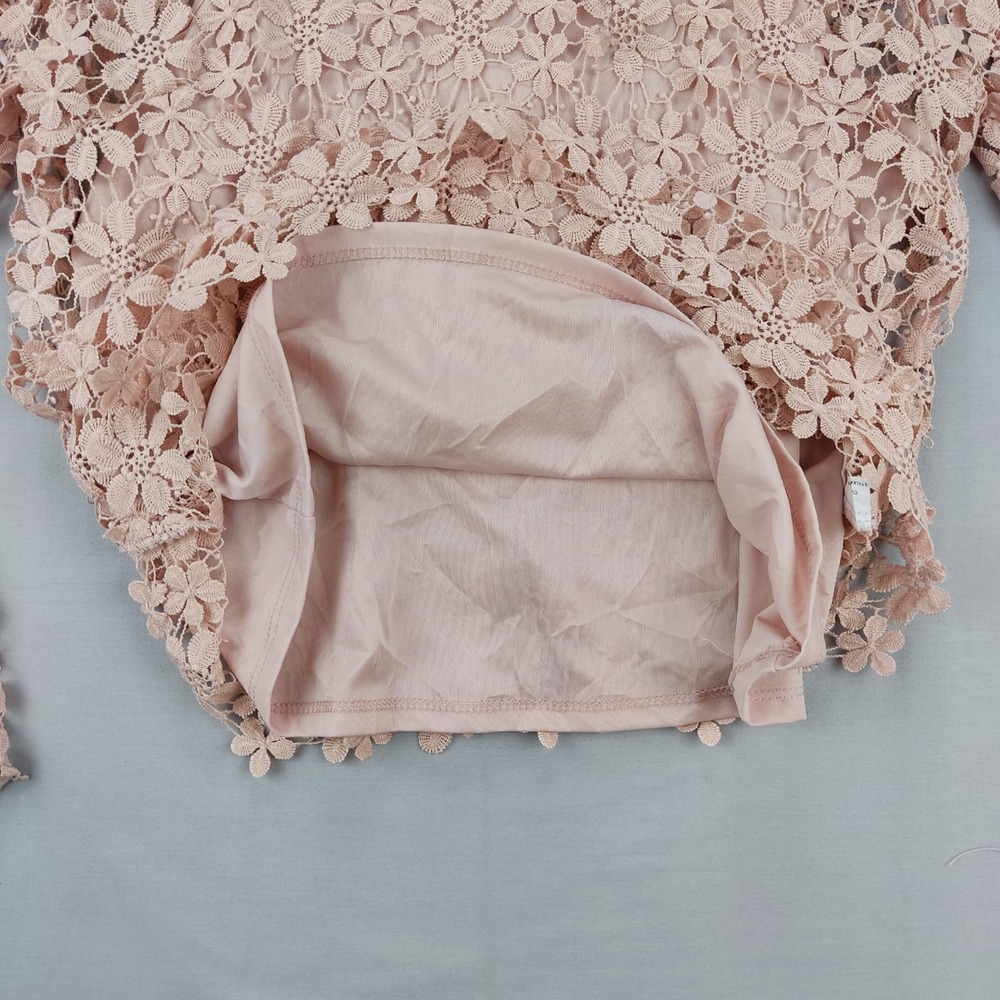 Adiva Blouse Womens Medium Pink Floral Crochet Lace Bell Sleeve Keyhole Top - Picture 8 of 8